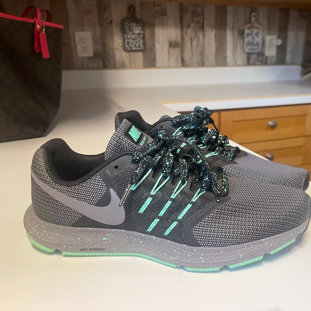 Nike swift womens sneakers size 11